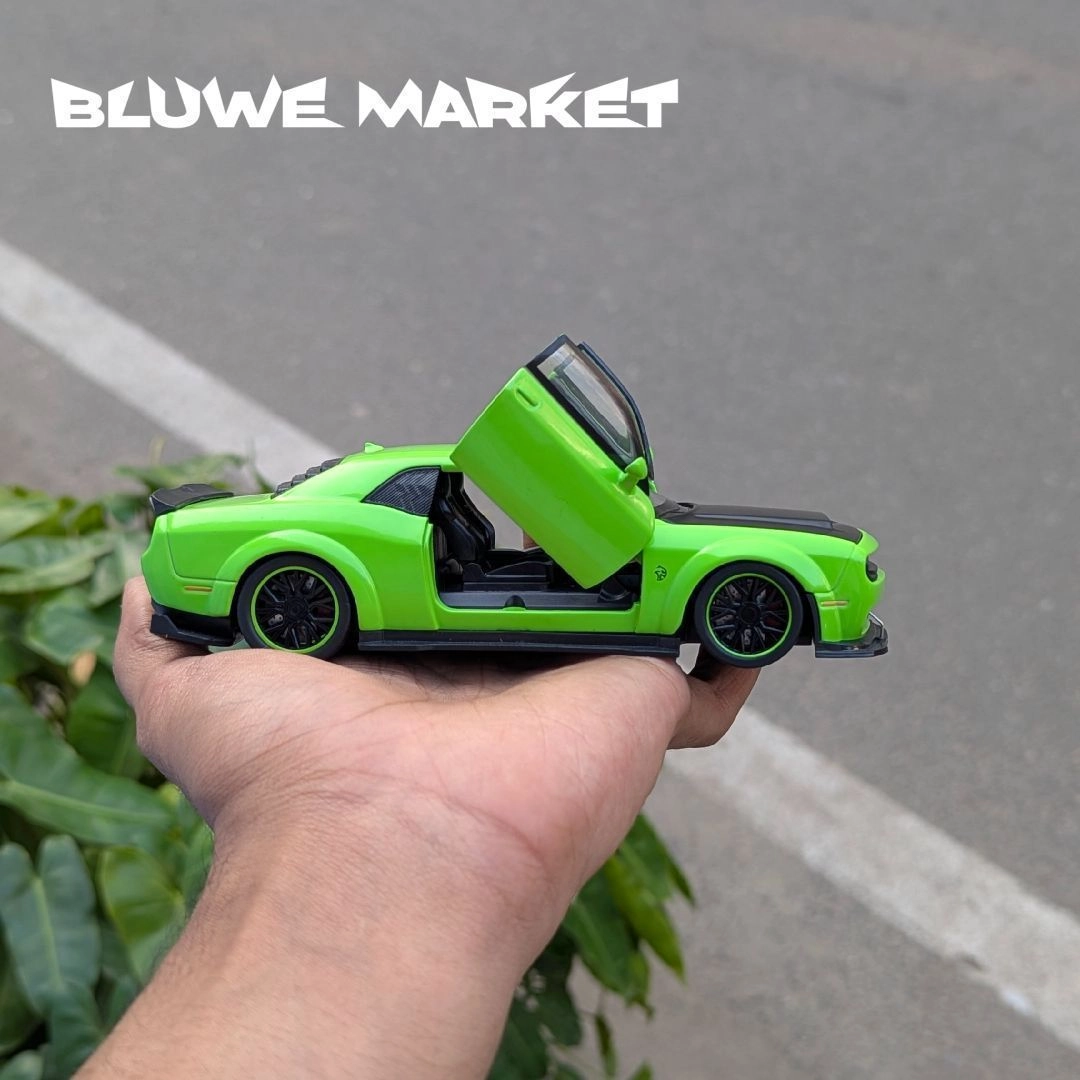 Dodge Challenger Green SRT 1:32 Premium Scale Metal Diecast Car 2