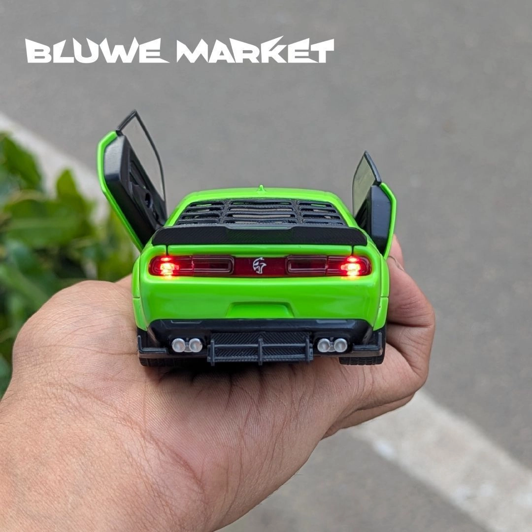 Dodge Challenger Green SRT 1:32 Premium Scale Metal Diecast Car 4