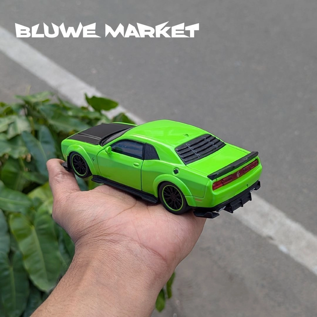 Dodge Challenger Green SRT 1:32 Premium Scale Metal Diecast Car 7