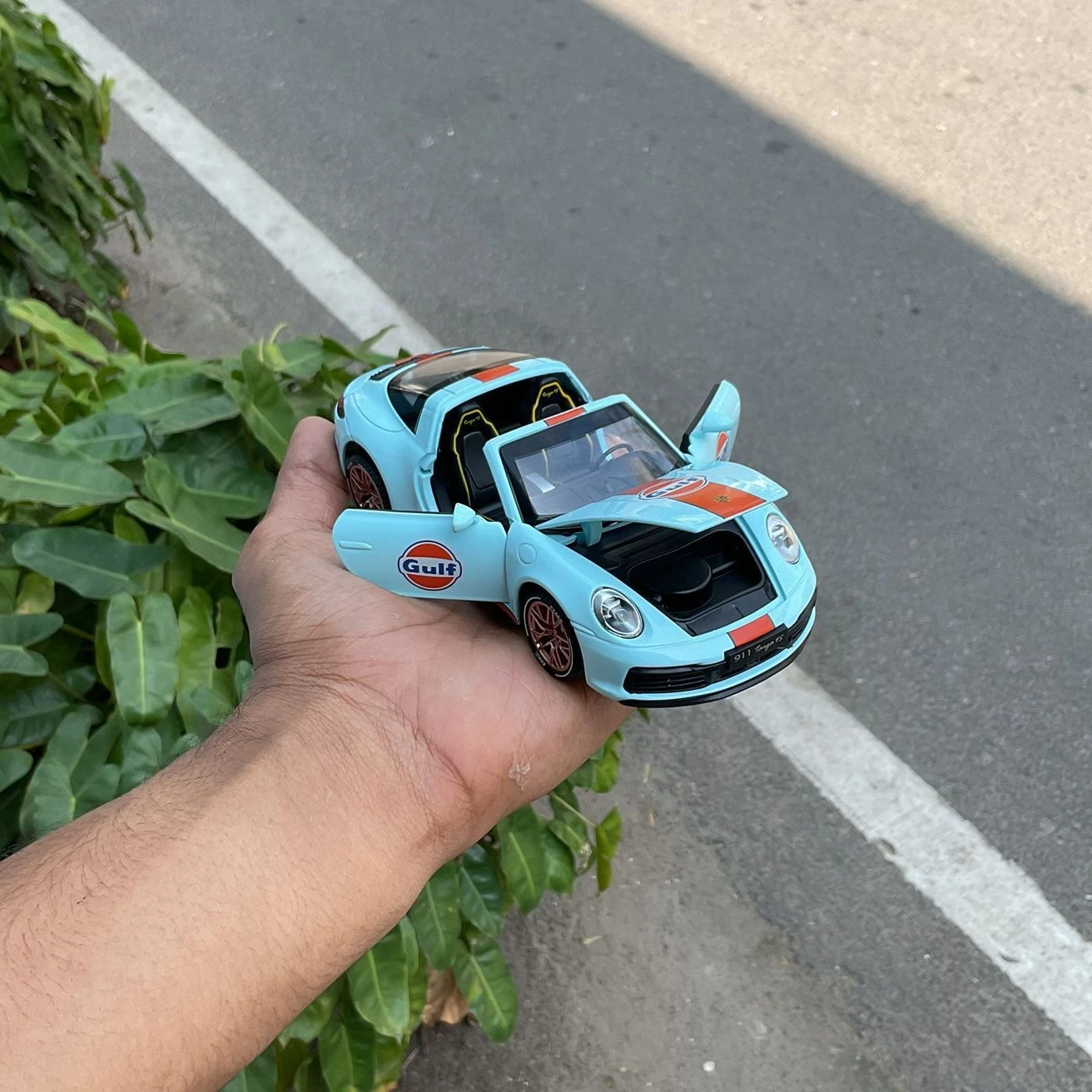 Porsche Targa Gulf Edition 1:32 Premium Scale Metal Diecast Car 4