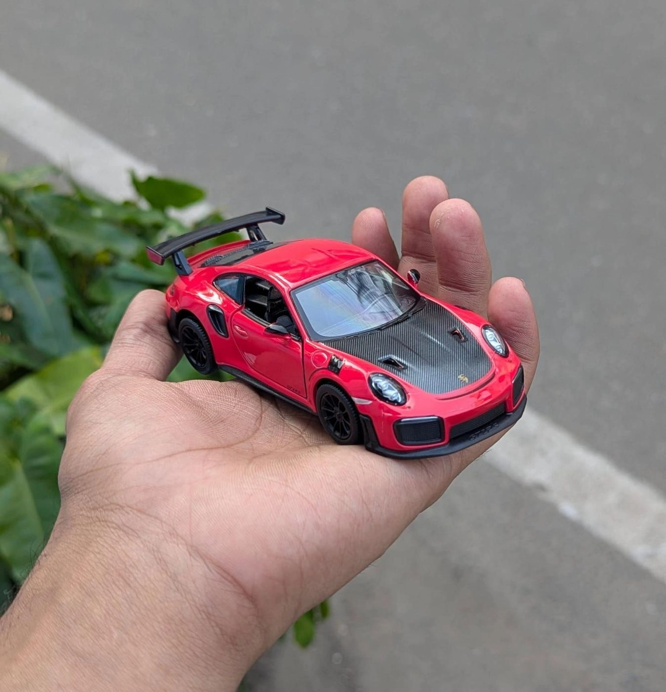 Porsche 911 GT2 RS 1:36 Scale Kinsmart Licensed Model Car 1