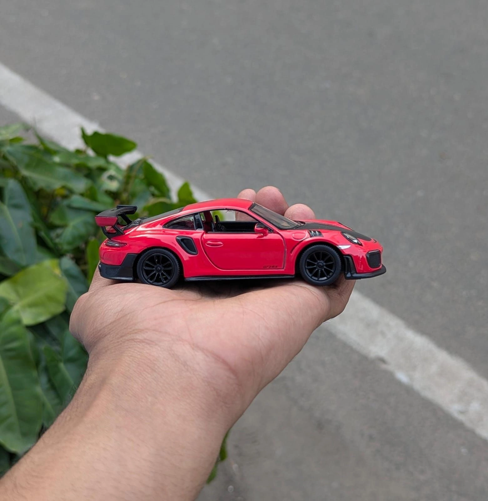 Porsche 911 GT2 RS 1:36 Scale Kinsmart Licensed Model Car 2