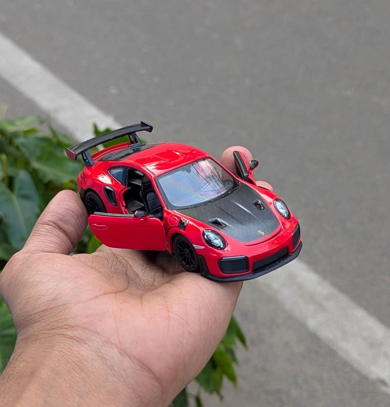 Porsche 911 GT2 RS 1:36 Scale Kinsmart Licensed Model Car 4