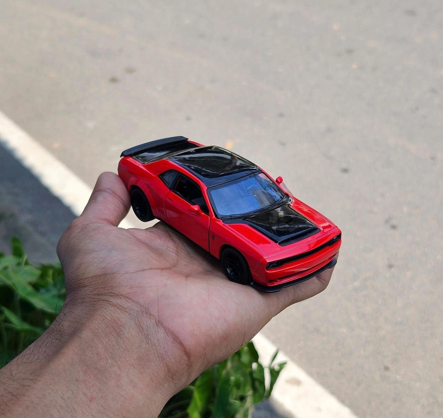 Dodge Challenger SRT 1:36 Scale Kinsmart Licensed Model Car 1