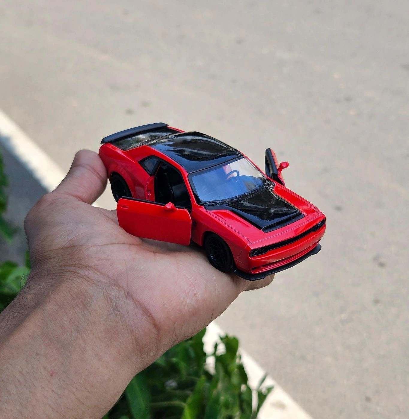Dodge Challenger SRT 1:36 Scale Kinsmart Licensed Model Car 4