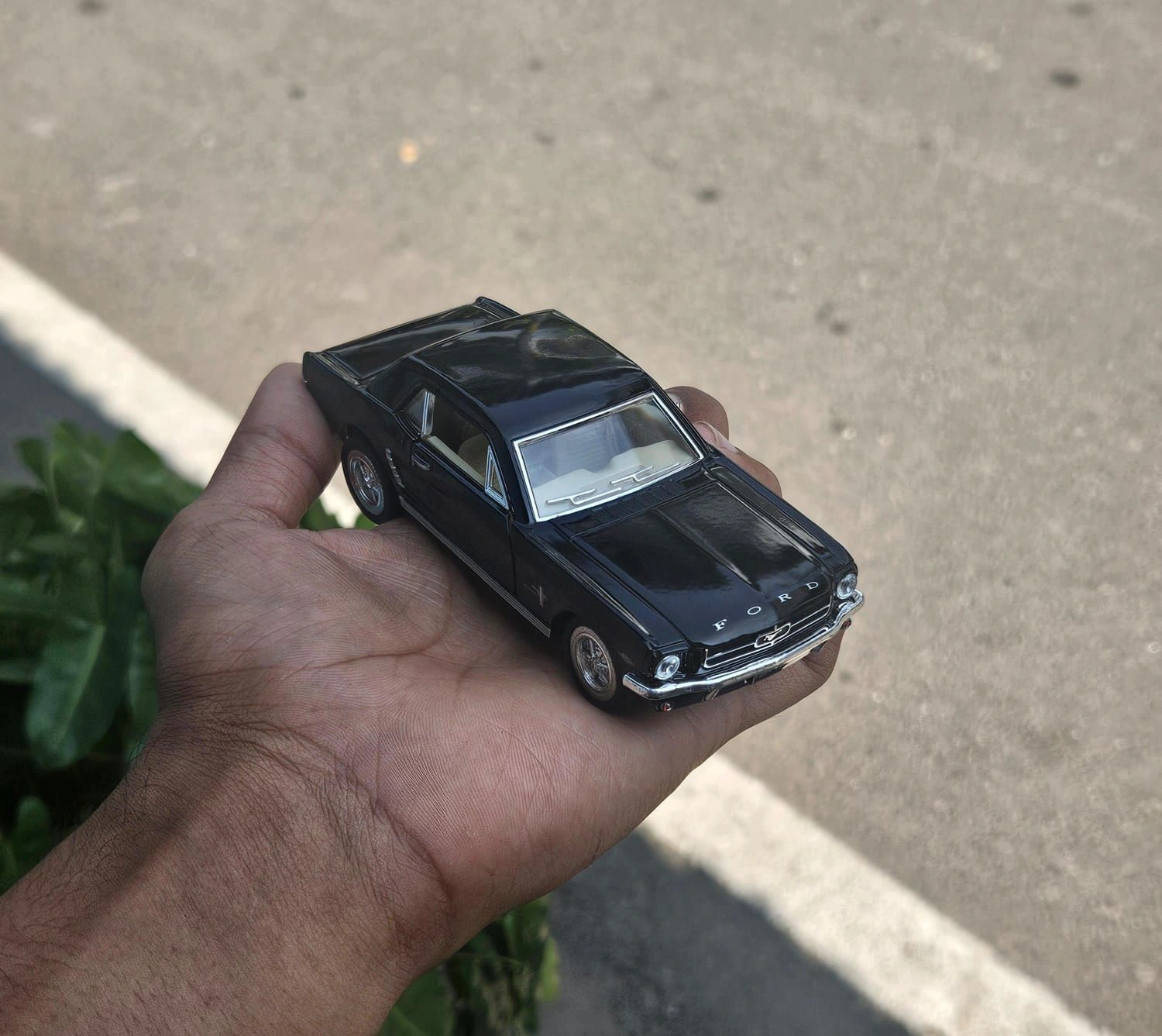 1964 Ford Mustang 1:36 Scale Licensed Kinsmart 1