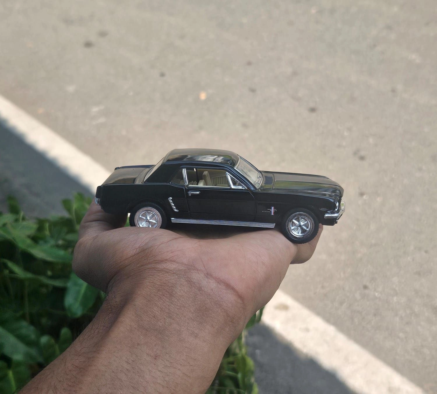 1964 Ford Mustang 1:36 Scale Licensed Kinsmart 2