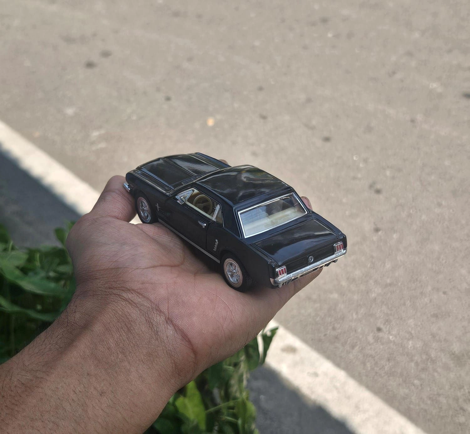1964 Ford Mustang 1:36 Scale Licensed Kinsmart 3