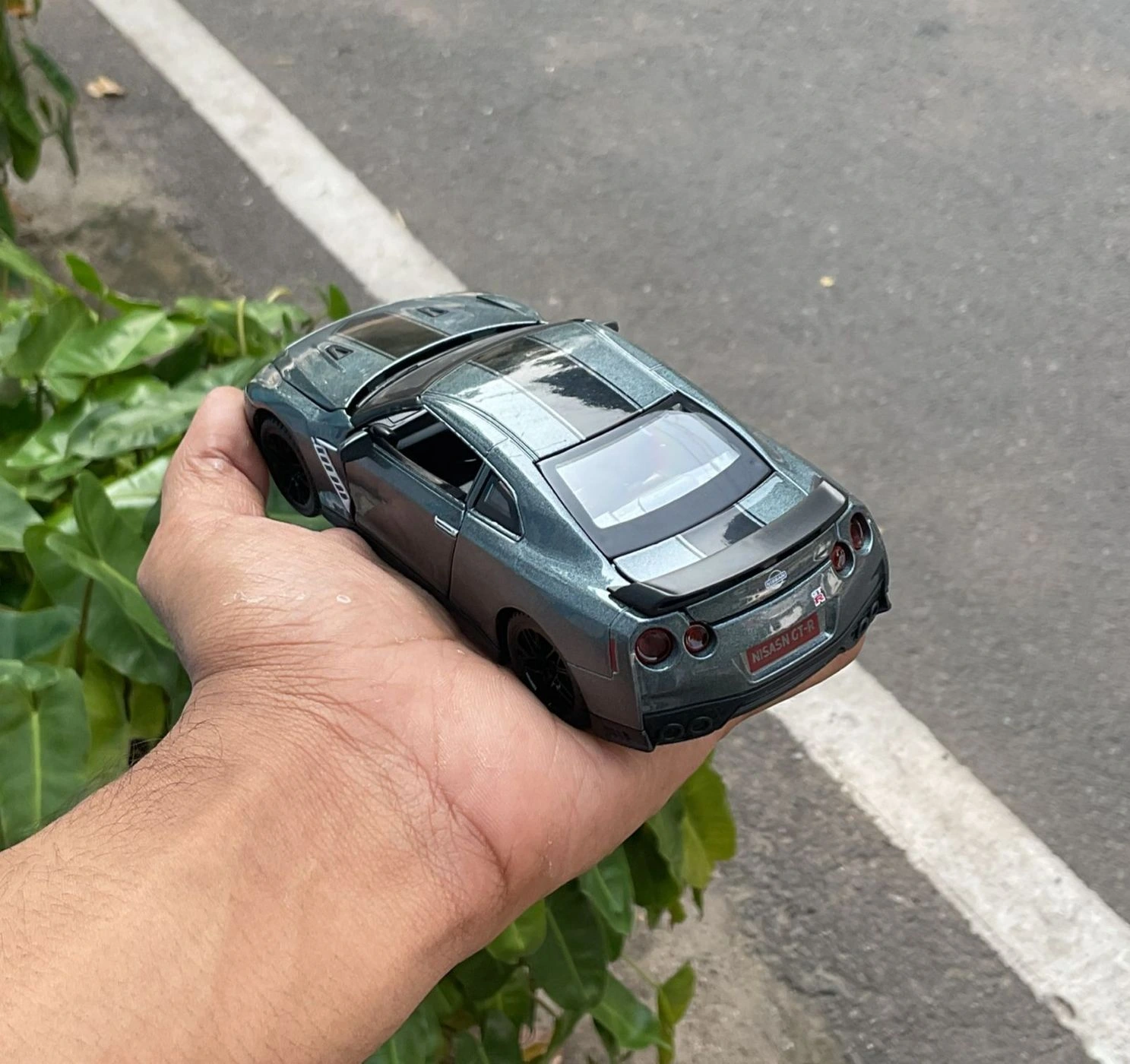Nissan GT-R35 1:32 Premium Scale Metal Diecast Car 3