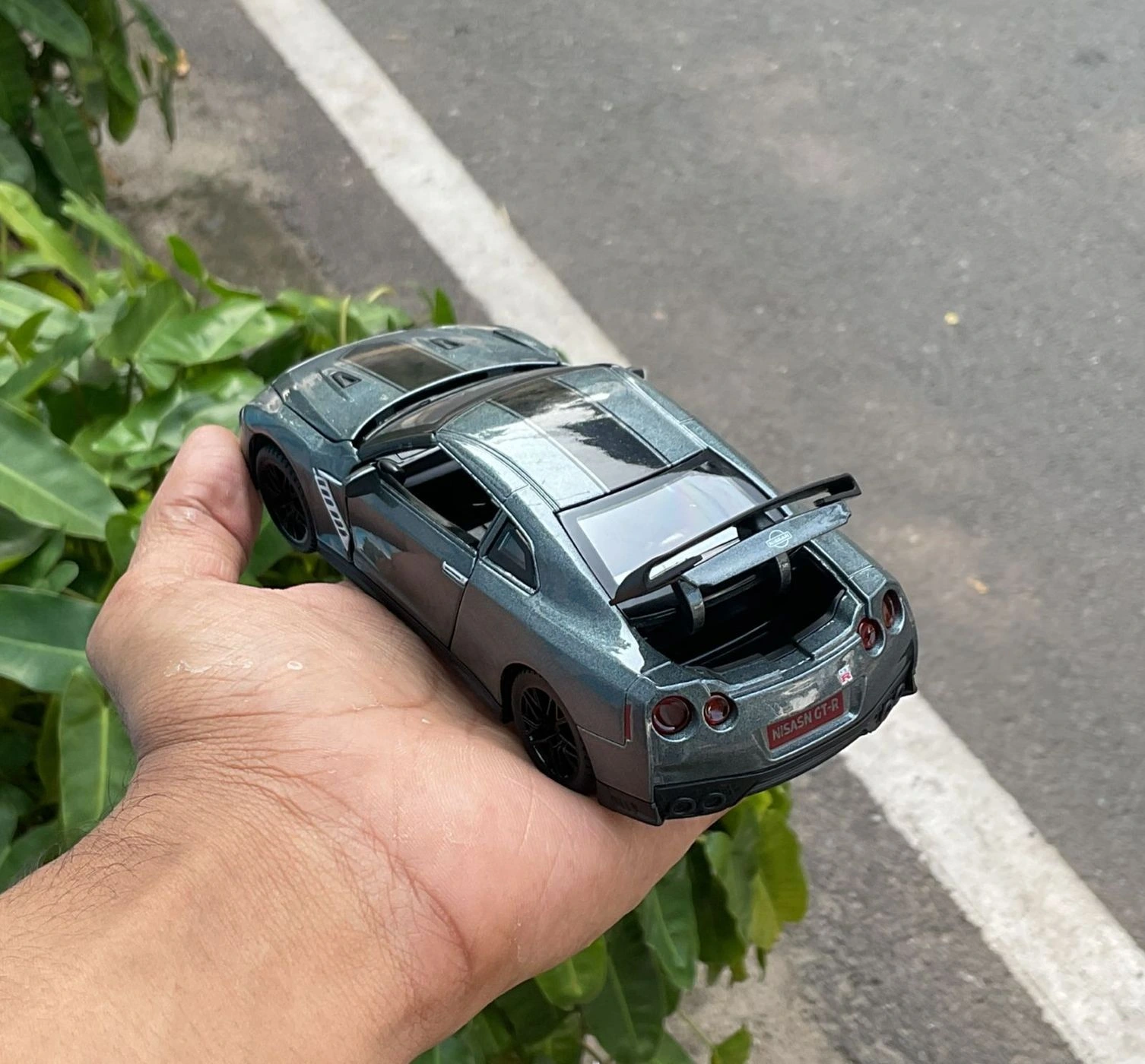 Nissan GT-R35 1:32 Premium Scale Metal Diecast Car 5