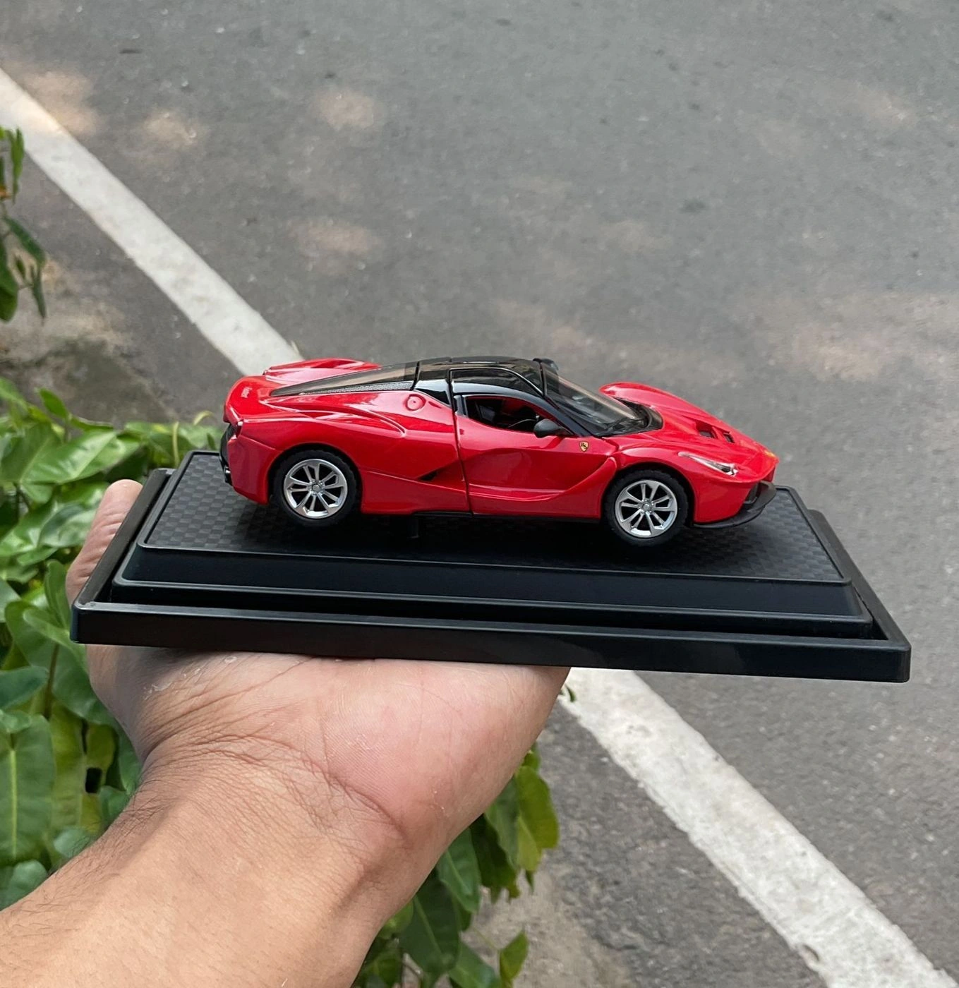 La Ferrari 1:36 Premium Scale Metal Diecast Car 2