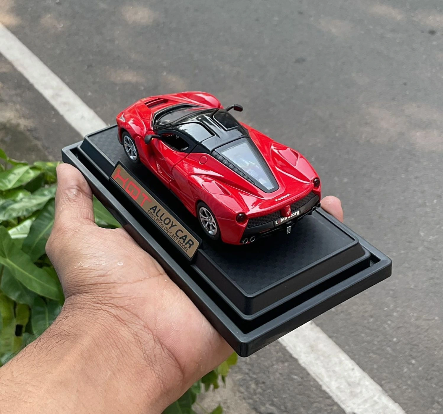 La Ferrari 1:36 Premium Scale Metal Diecast Car 3