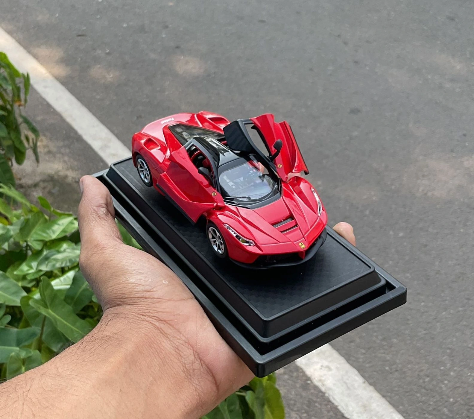 La Ferrari 1:36 Premium Scale Metal Diecast Car 4
