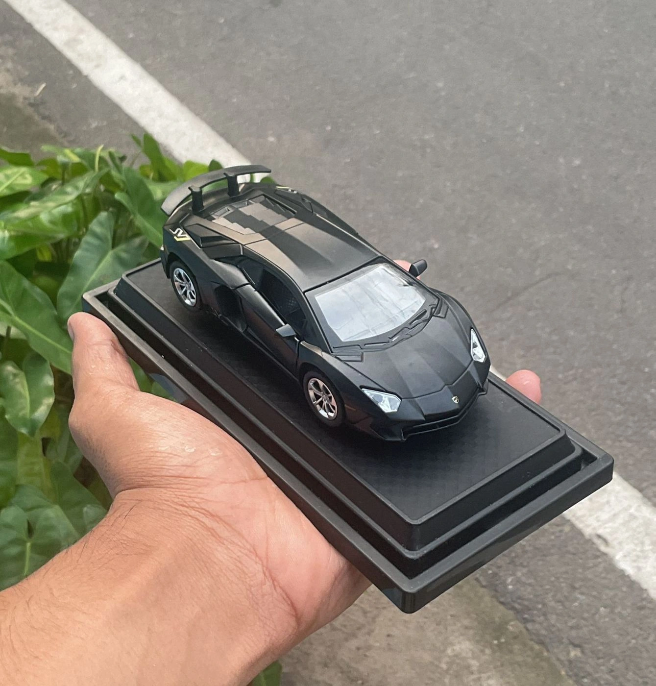 Lamborghini SVJ 1:36 Premium Scale Metal Diecast Car 1