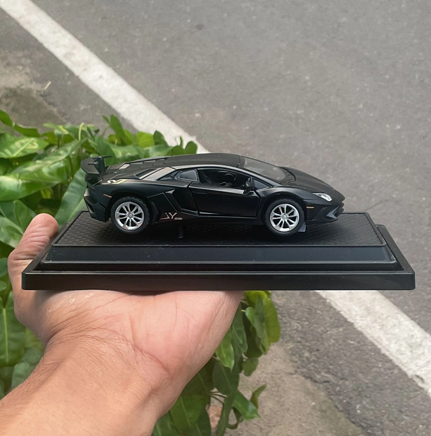 Lamborghini SVJ 1:36 Premium Scale Metal Diecast Car 2