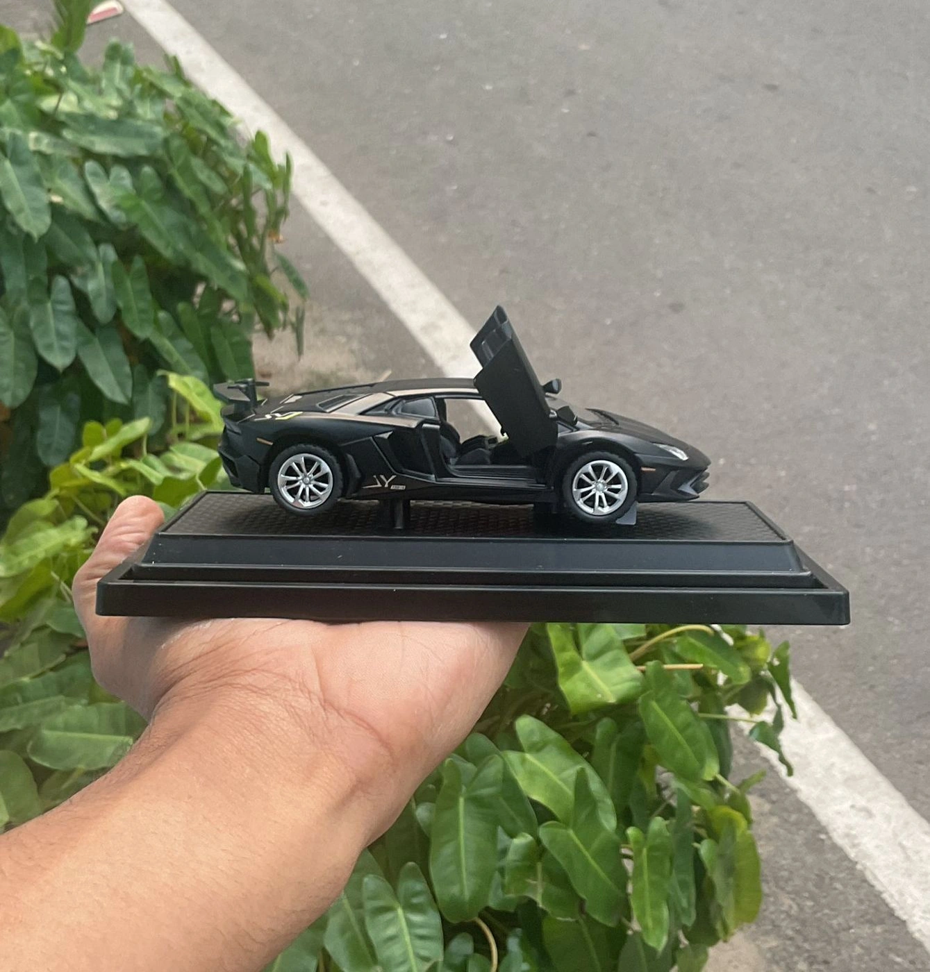 Lamborghini SVJ 1:36 Premium Scale Metal Diecast Car 4