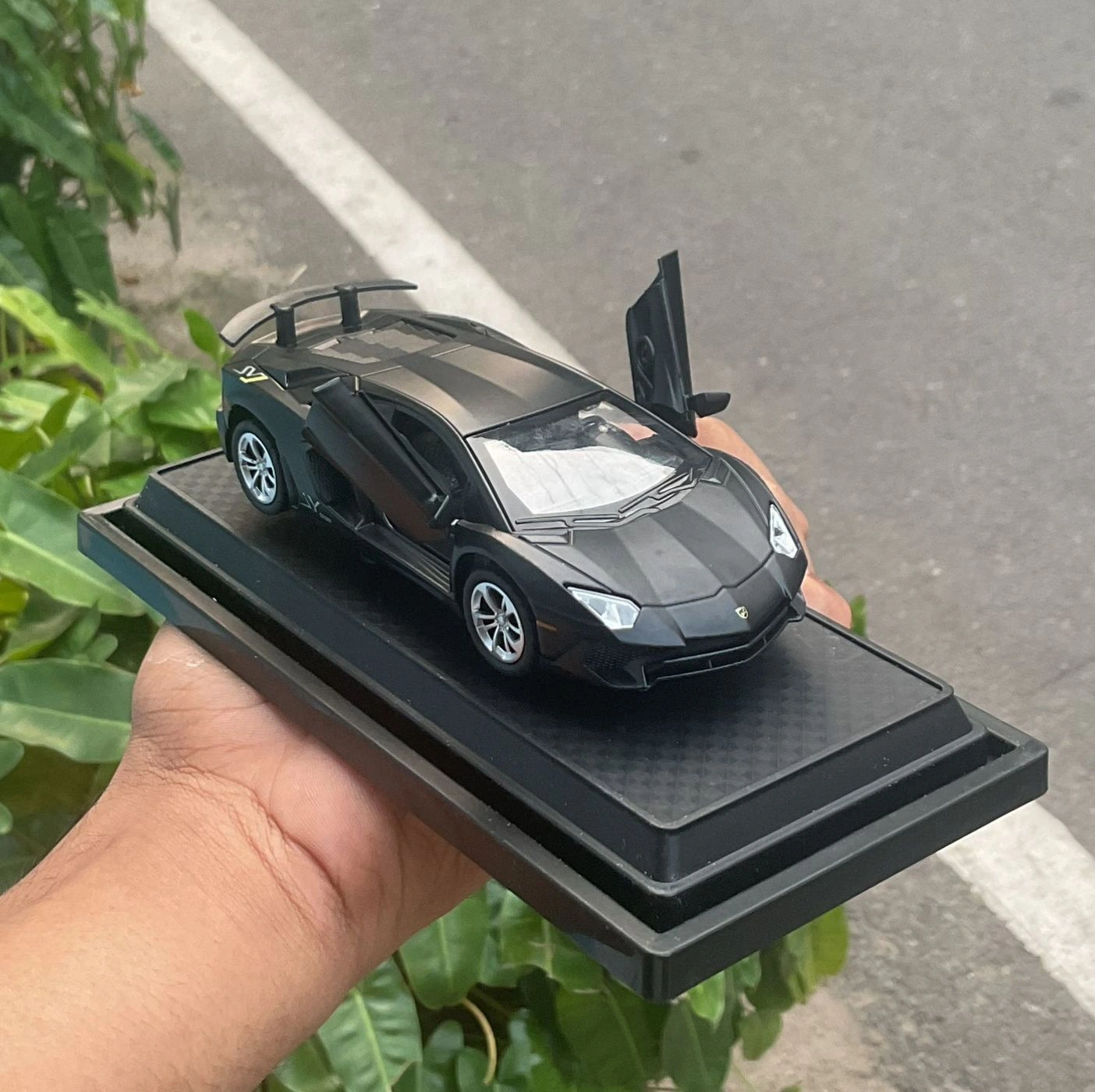Lamborghini SVJ 1:36 Premium Scale Metal Diecast Car 5