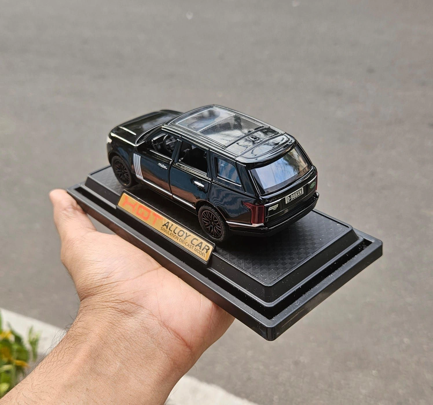 Range Rover 1:36 Premium Scale Metal Diecast Car 3