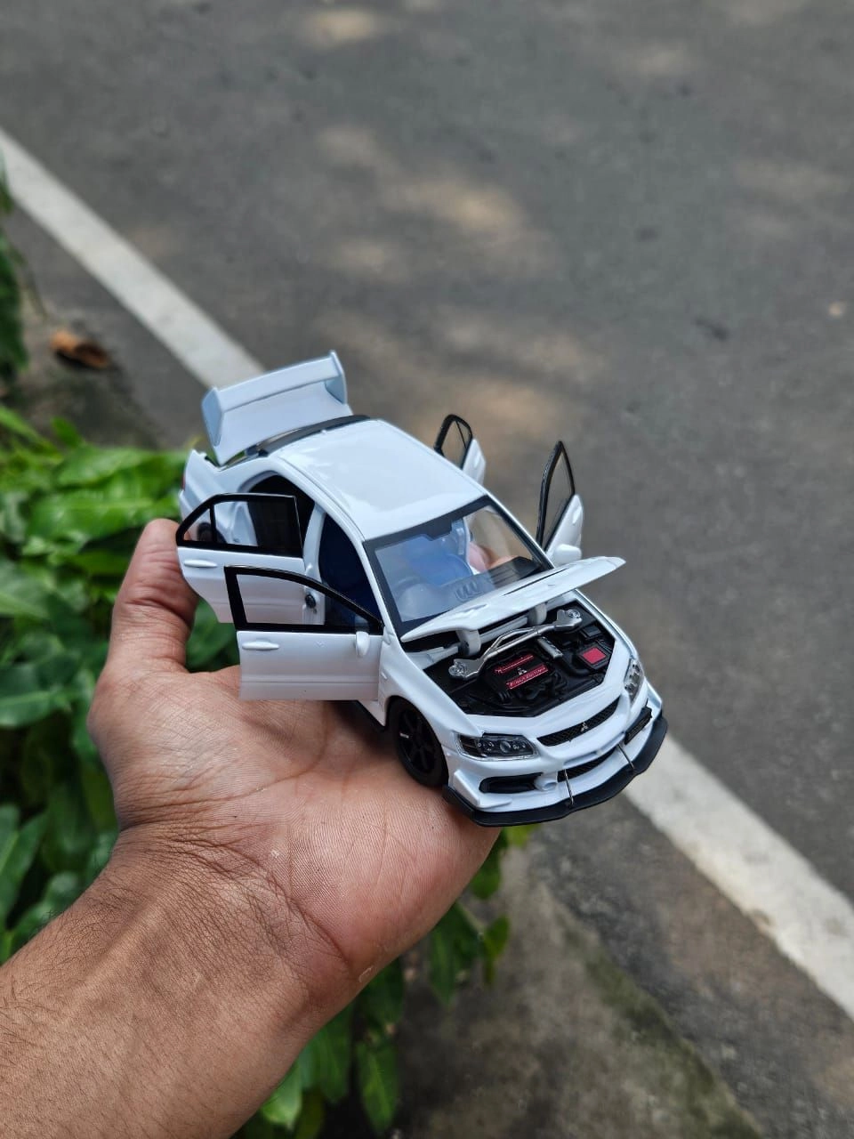 Lancer Evolution 1:32 Premium Scale Metal Diecast Car White 4