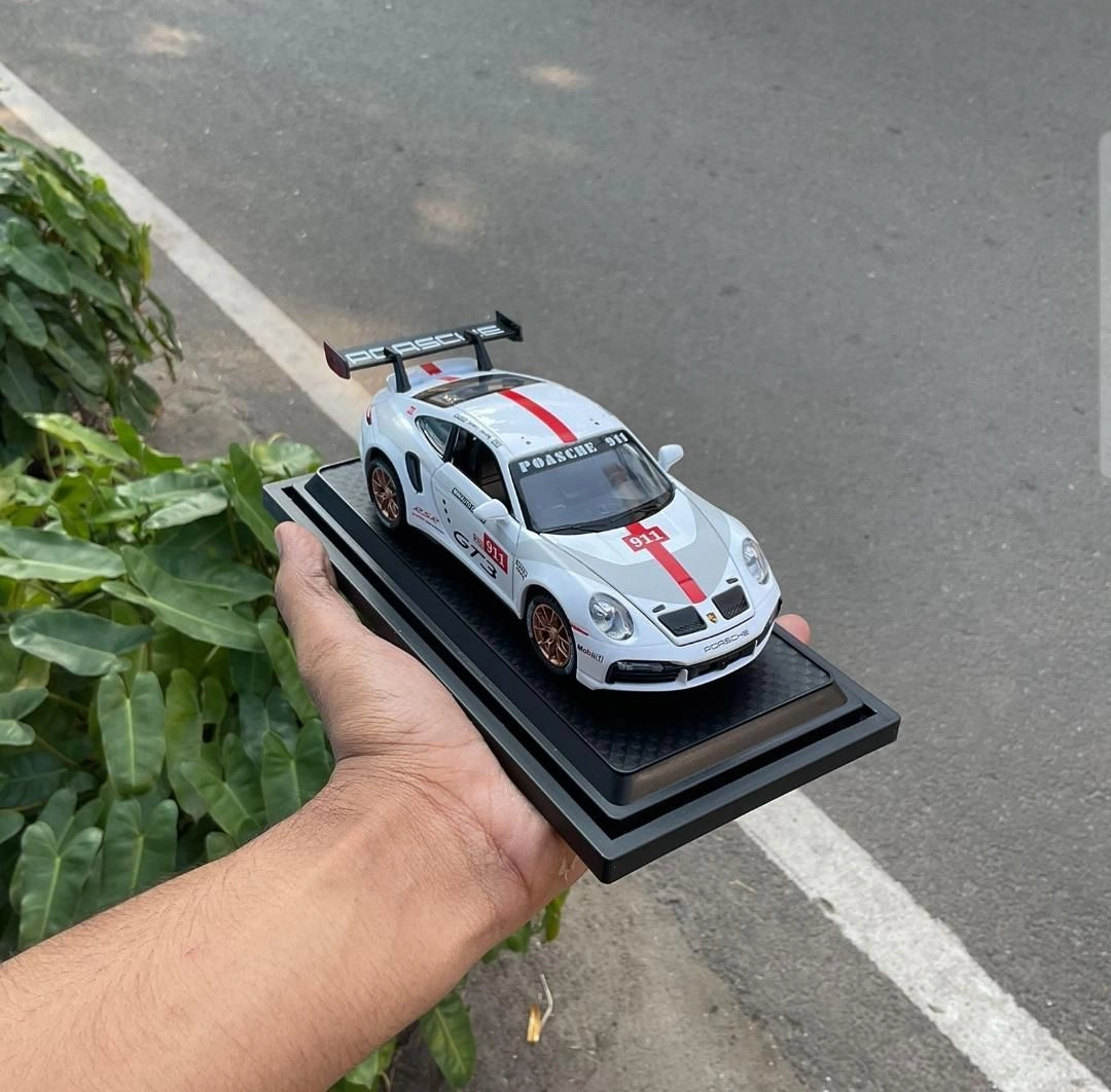 Porsche 911 GT3 RS 1:32 Premium Scale Metal Diecast Car 1