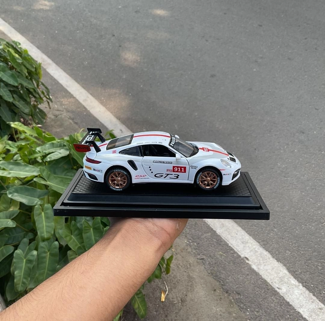 Porsche 911 GT3 RS 1:32 Premium Scale Metal Diecast Car 2