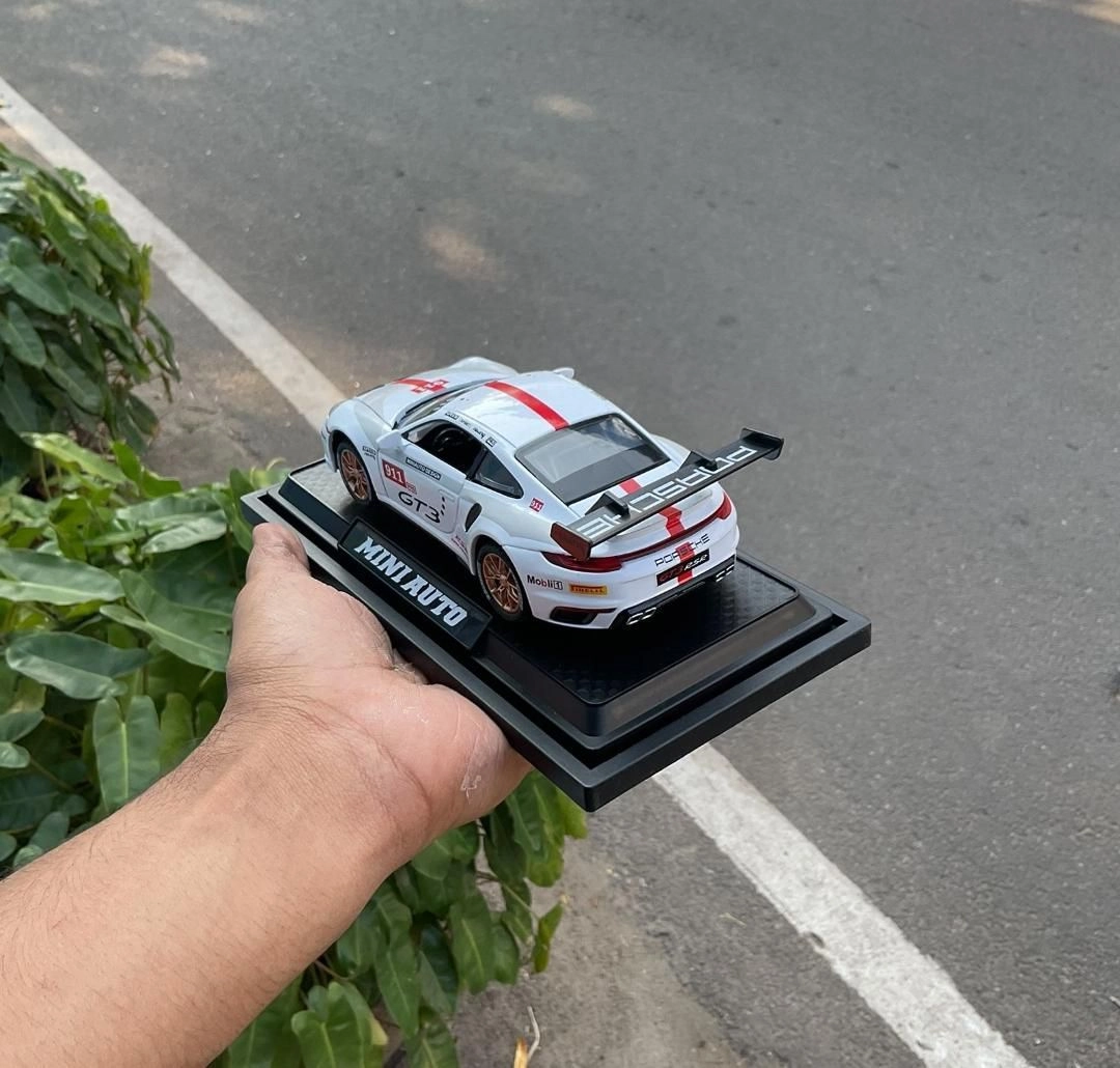 Porsche 911 GT3 RS 1:32 Premium Scale Metal Diecast Car 3