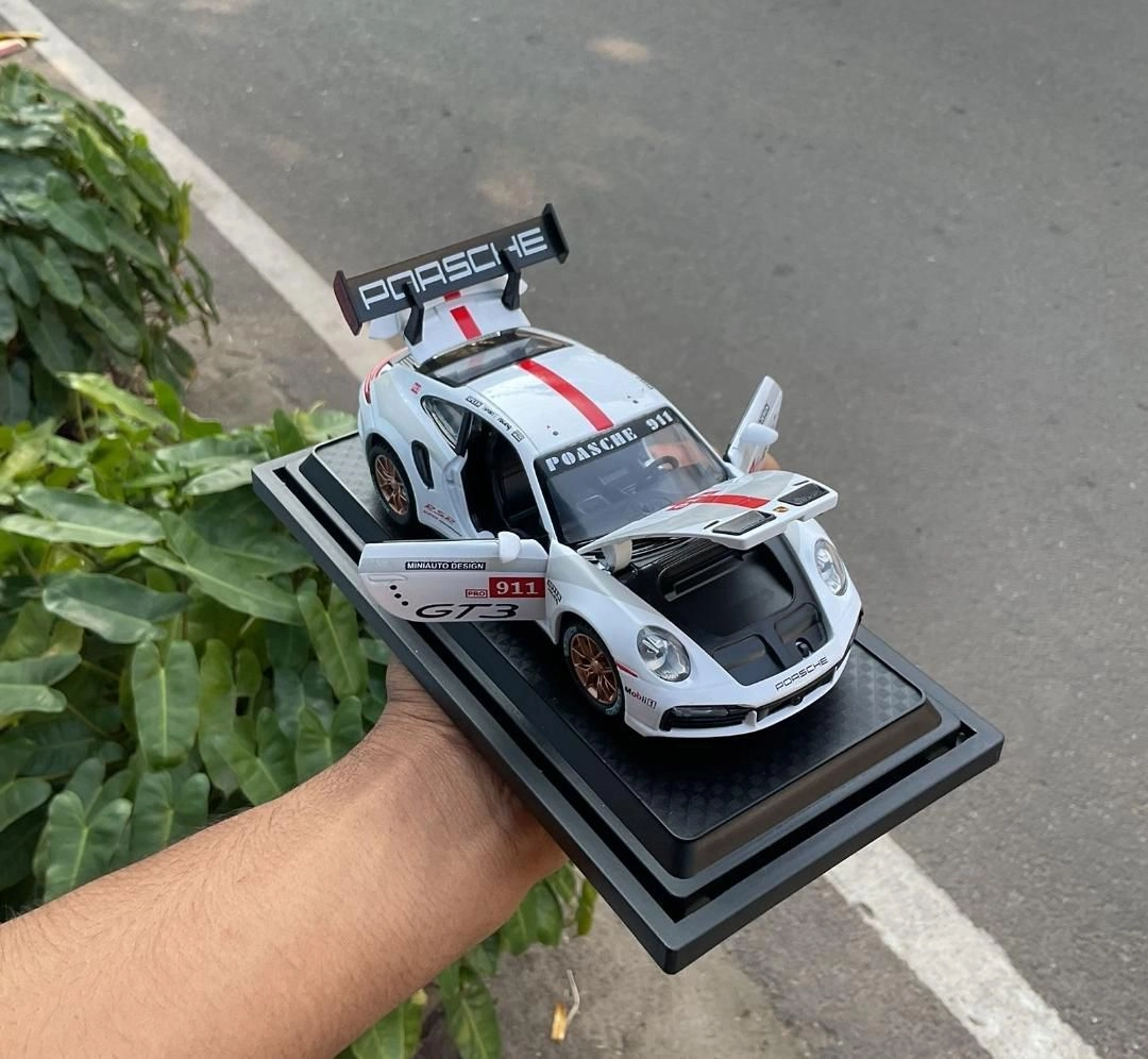 Porsche 911 GT3 RS 1:32 Premium Scale Metal Diecast Car 4