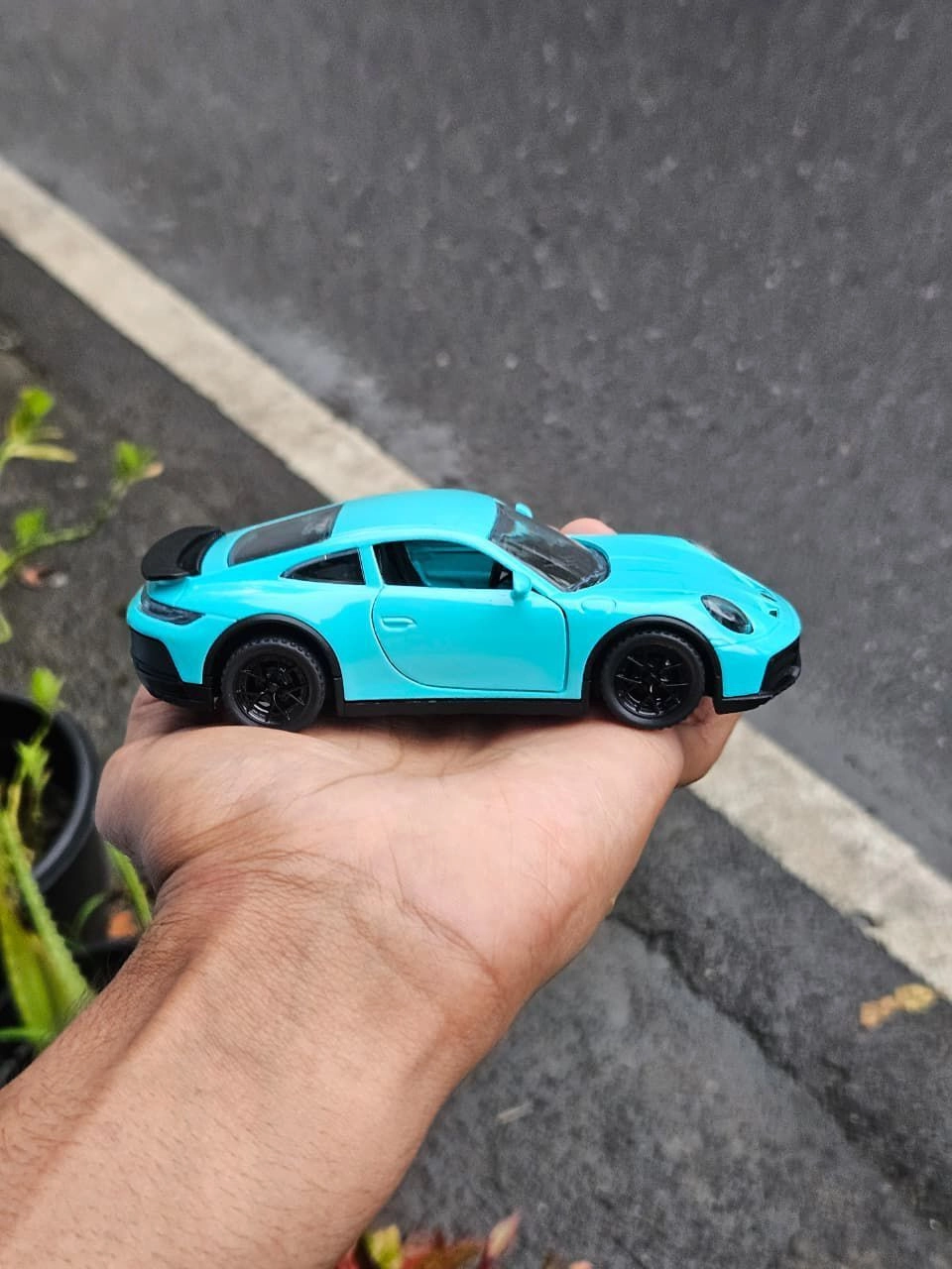 Porsche 911 Dakar 1:36 Premium Scale Metal Diecast 2