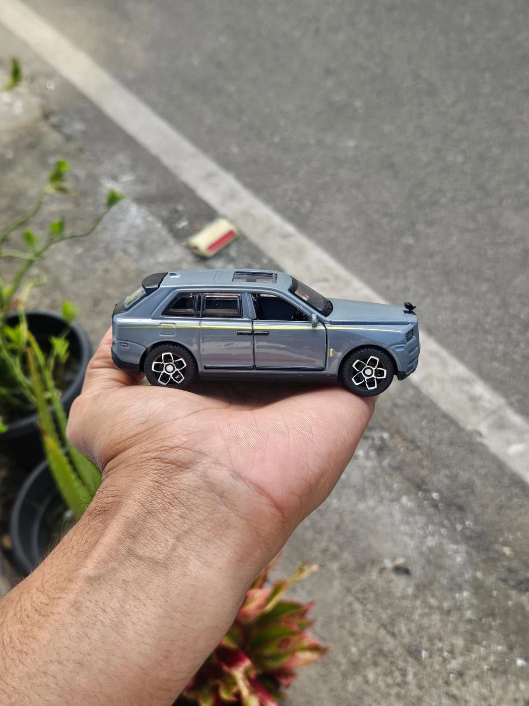 Rolls Royce Cullian 1:36 Scale Metal Diecast Car
