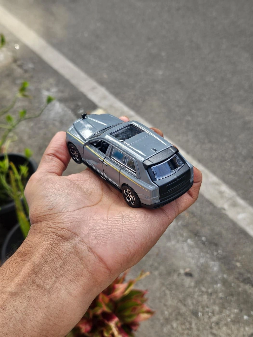Rolls Royce Cullian 1:36 Scale Metal Diecast Car 3