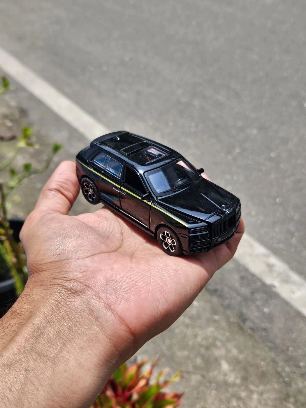 Rolls Royce Cullian 1:36 Scale Metal Diecast 1