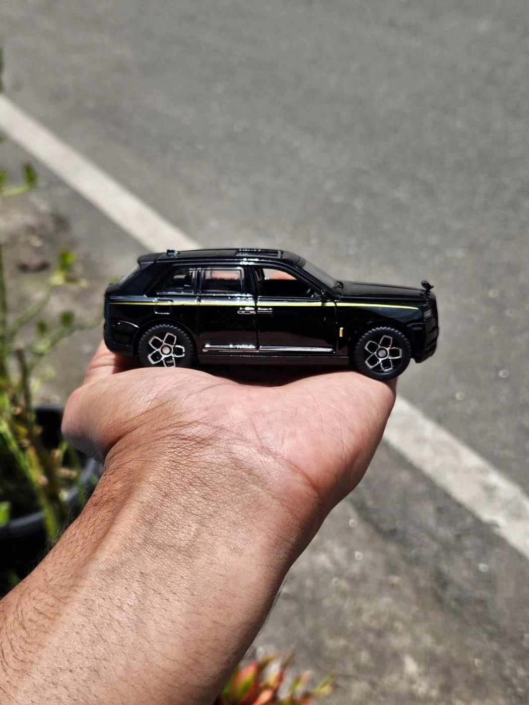 Rolls Royce Cullian 1:36 Scale Metal Diecast 2