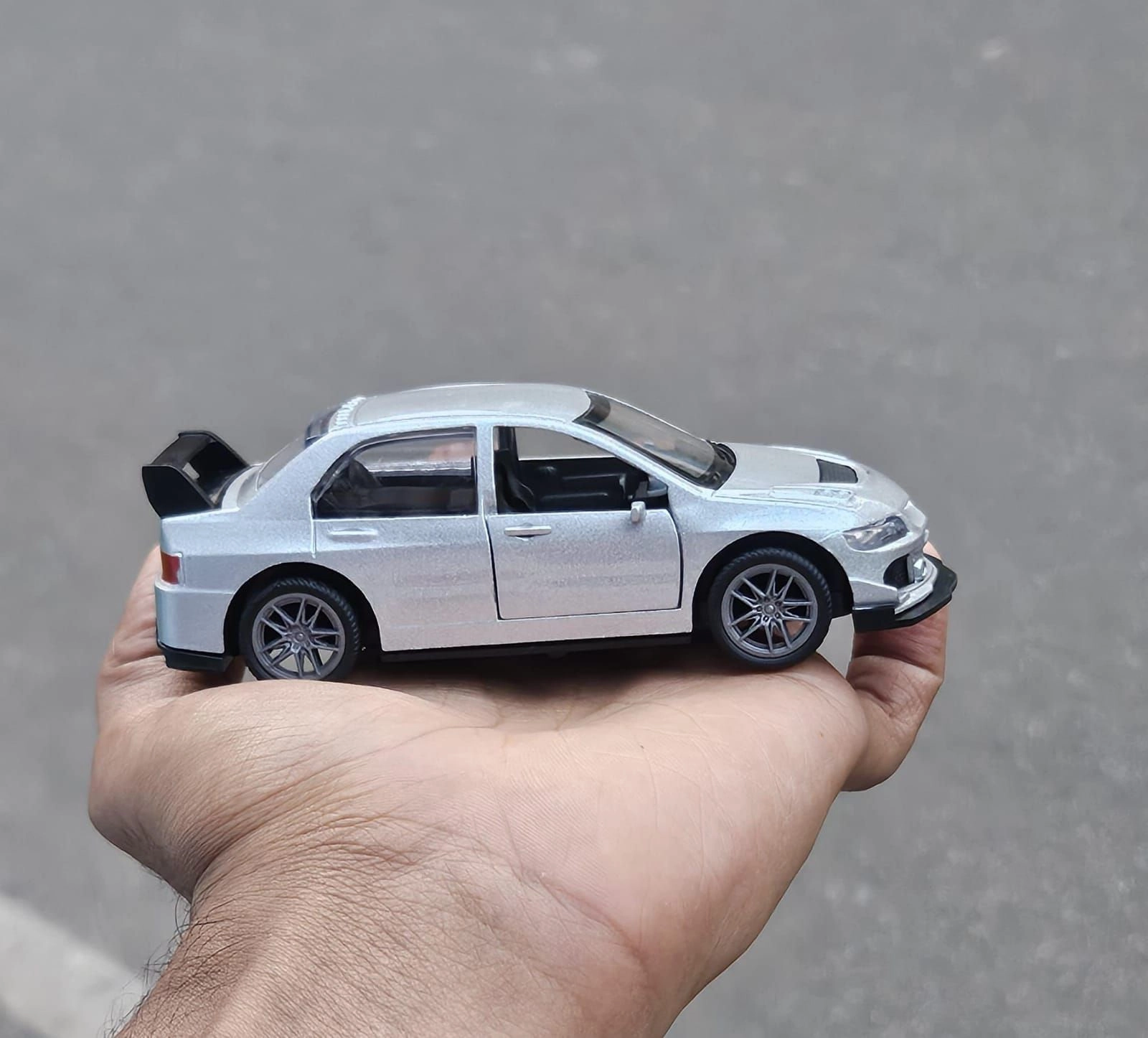 Mitsubishi Lancer Evolution IX (Evo 9) 1:36 Scale Metal Diecast Car Silver 2