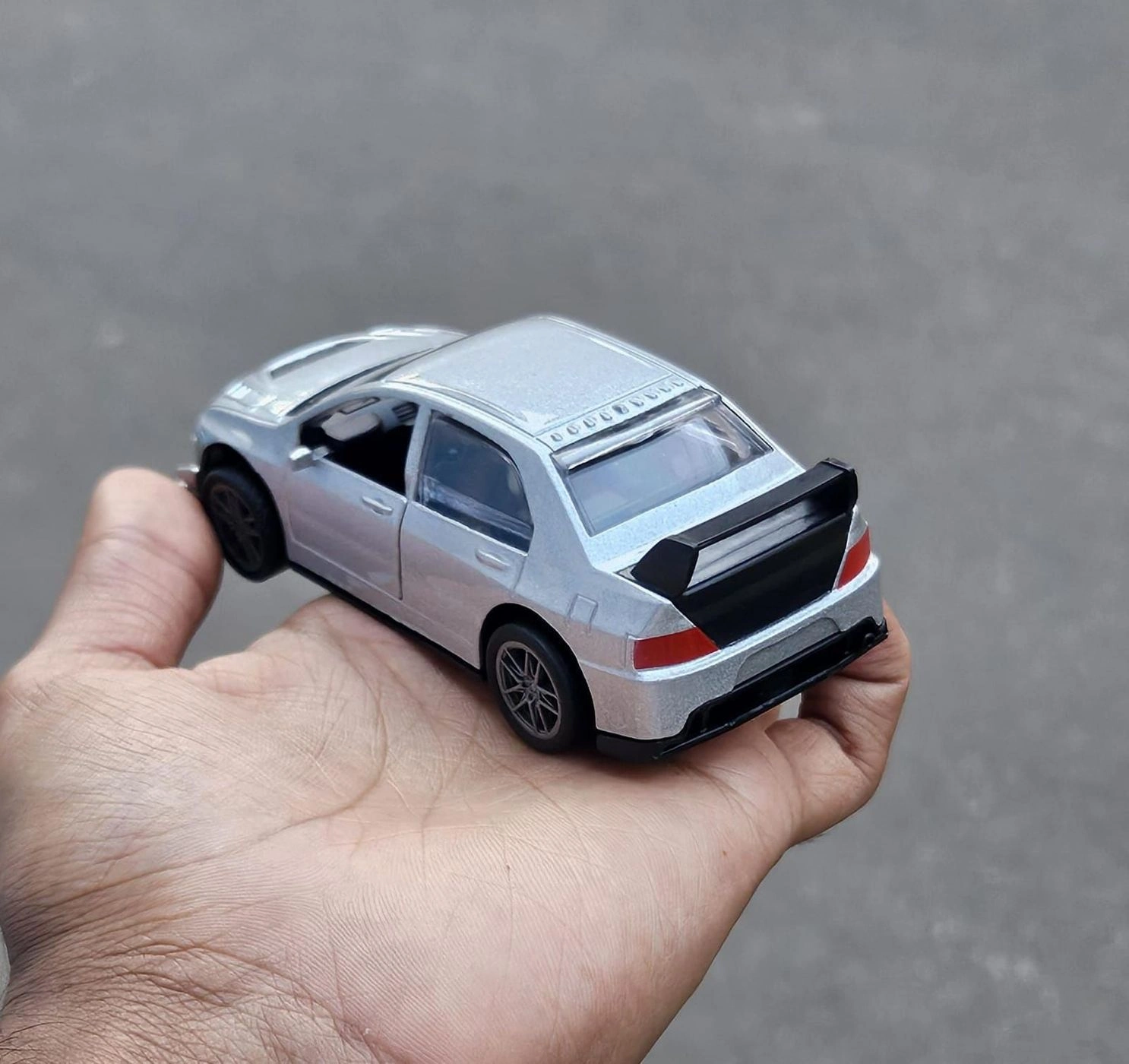 Mitsubishi Lancer Evolution IX (Evo 9) 1:36 Scale Metal Diecast Car Silver 3