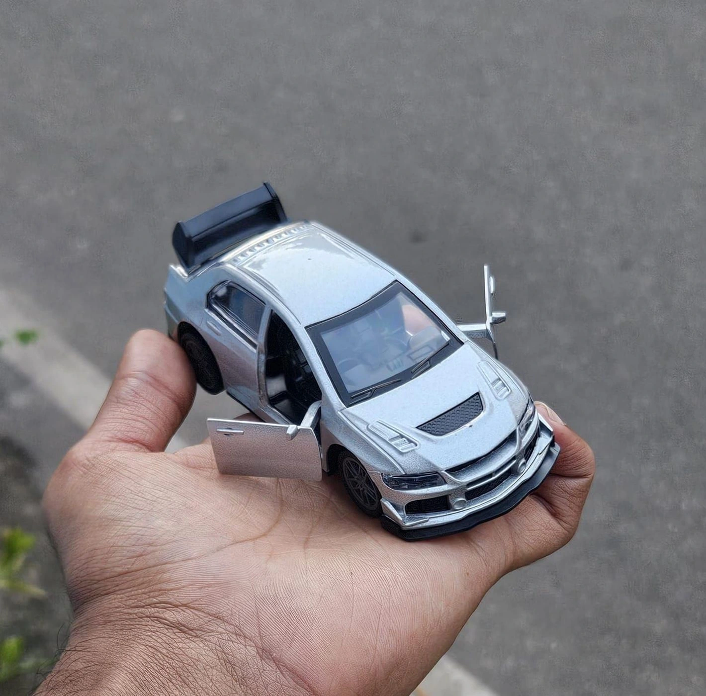 Mitsubishi Lancer Evolution IX (Evo 9) 1:36 Scale Metal Diecast Car Silver 4