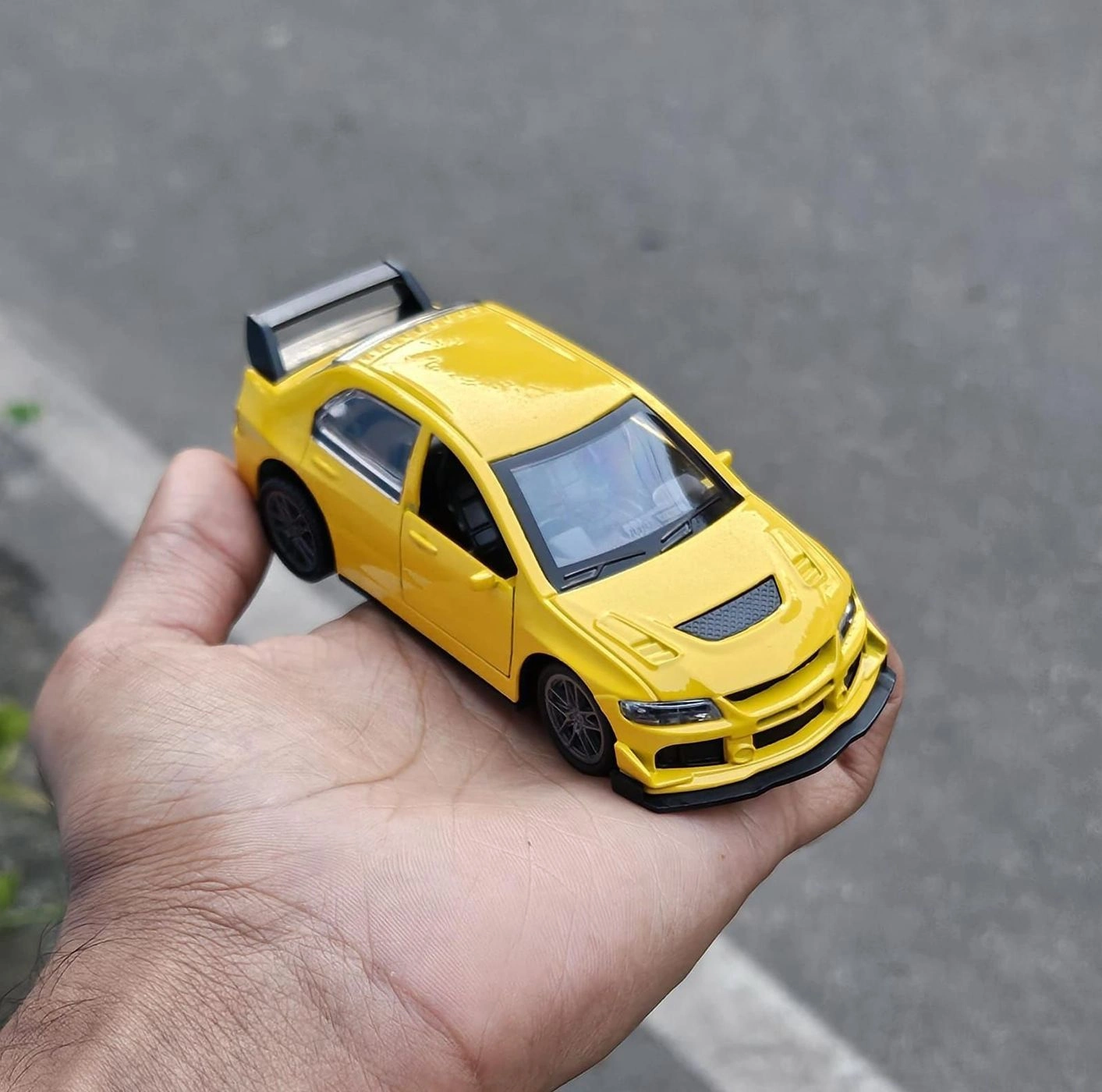 Mitsubishi Lancer Evolution IX (Evo 9) 1:36 Scale Metal Diecast Car Yellow 1
