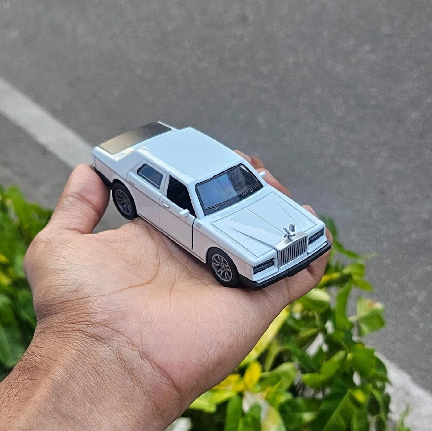 1994 Rolls Royce Silver Spur III Metal Diecast 1:36 Scale Vintage Car White 1
