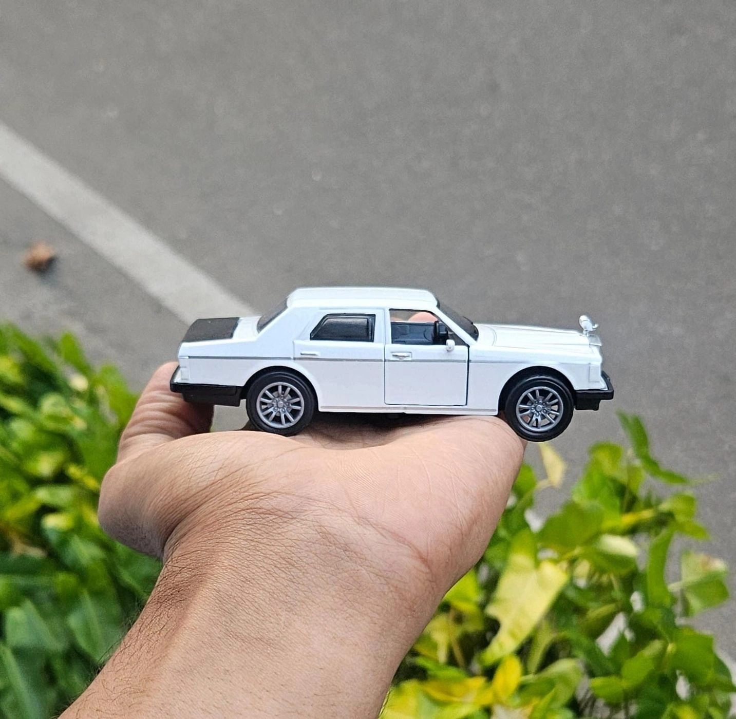 1994 Rolls Royce Silver Spur III Metal Diecast 1:36 Scale Vintage Car White 2