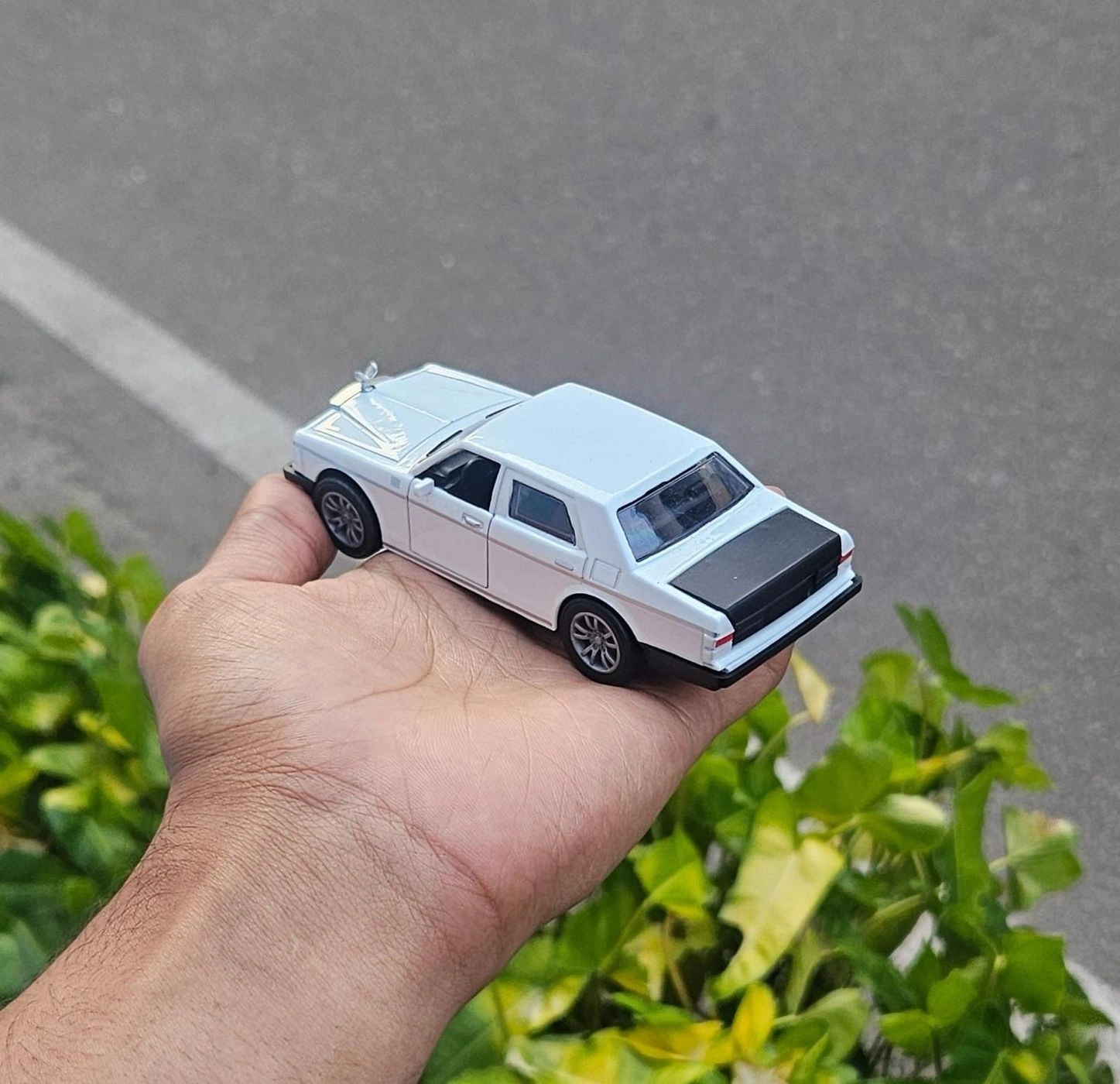 1994 Rolls Royce Silver Spur III Metal Diecast 1:36 Scale Vintage Car White 3