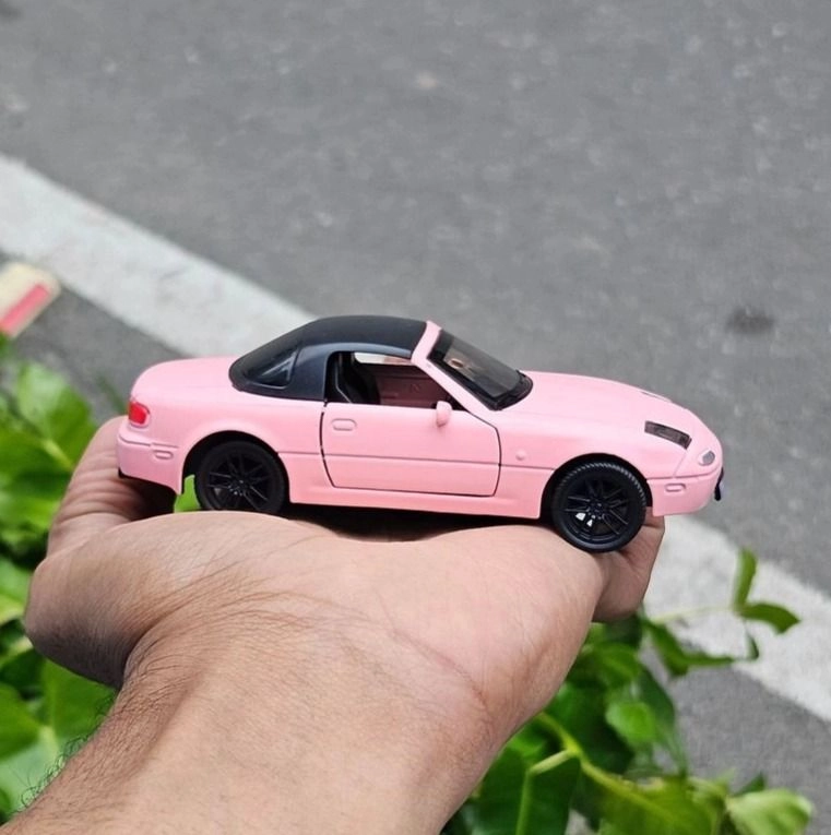 Mazda MX-5 Miata 1:36 Scale Metal Diecast Car 2