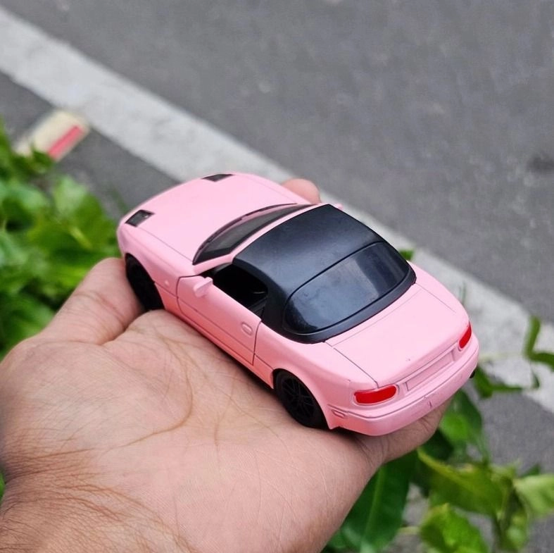 Mazda MX-5 Miata 1:36 Scale Metal Diecast Car 3