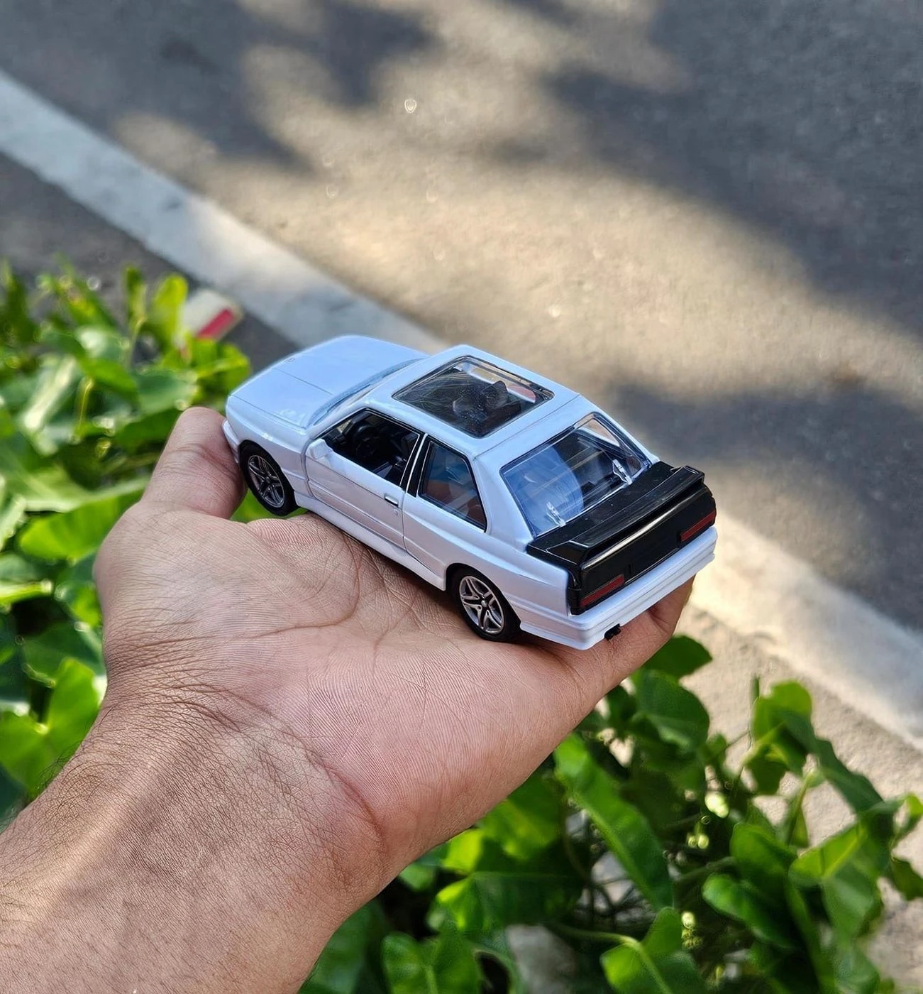 Bmw M3 E30 1:36 Scale Metal Diecast Car White 3