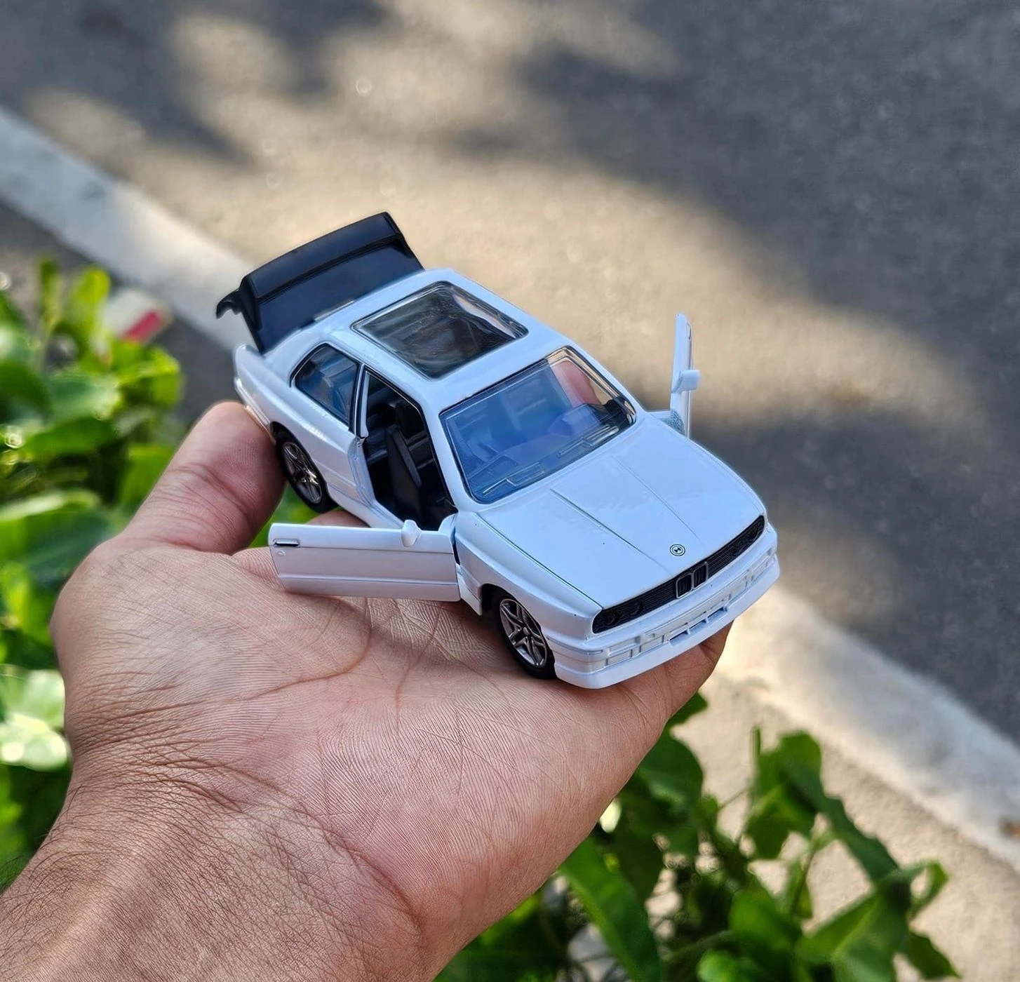 Bmw M3 E30 1:36 Scale Metal Diecast Car White 4