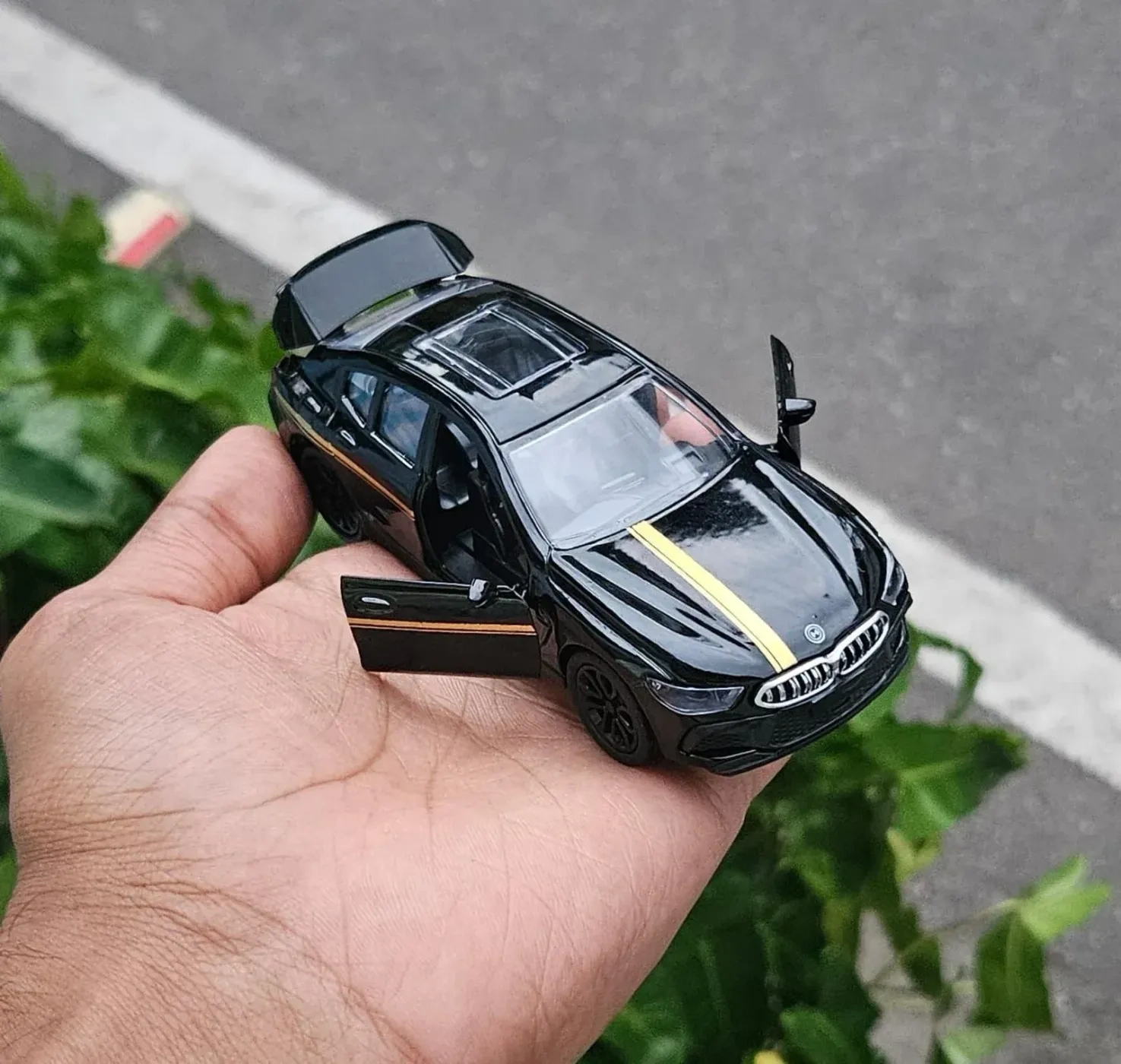 Bmw M8 1:36 Scale Metal Diecast Car Black 4