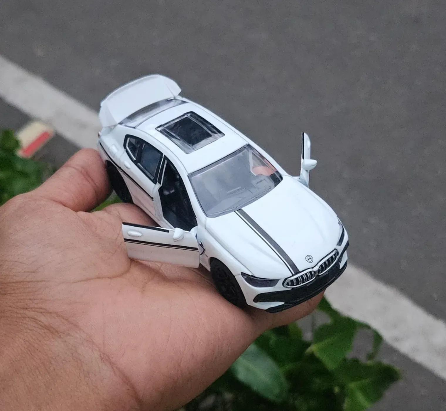 Bmw M8 1:36 Scale Metal Diecast Car White 4