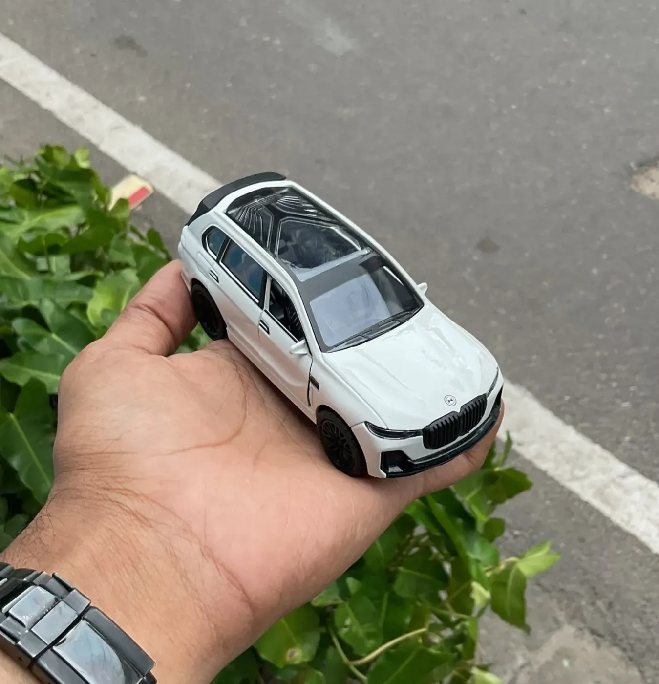 Bmw X7 White 1:36 Scale Metal Diecast Car 1