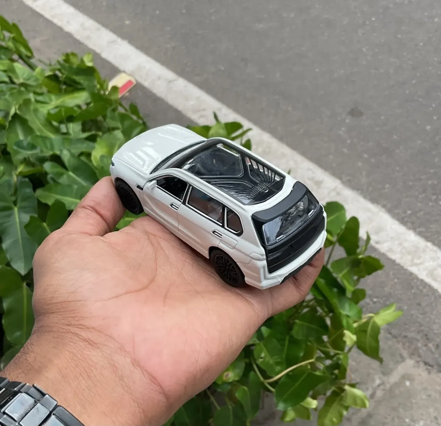Bmw X7 White 1:36 Scale Metal Diecast Car 3