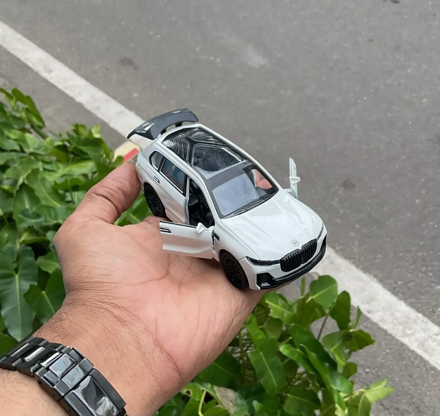 Bmw X7 White 1:36 Scale Metal Diecast Car 4