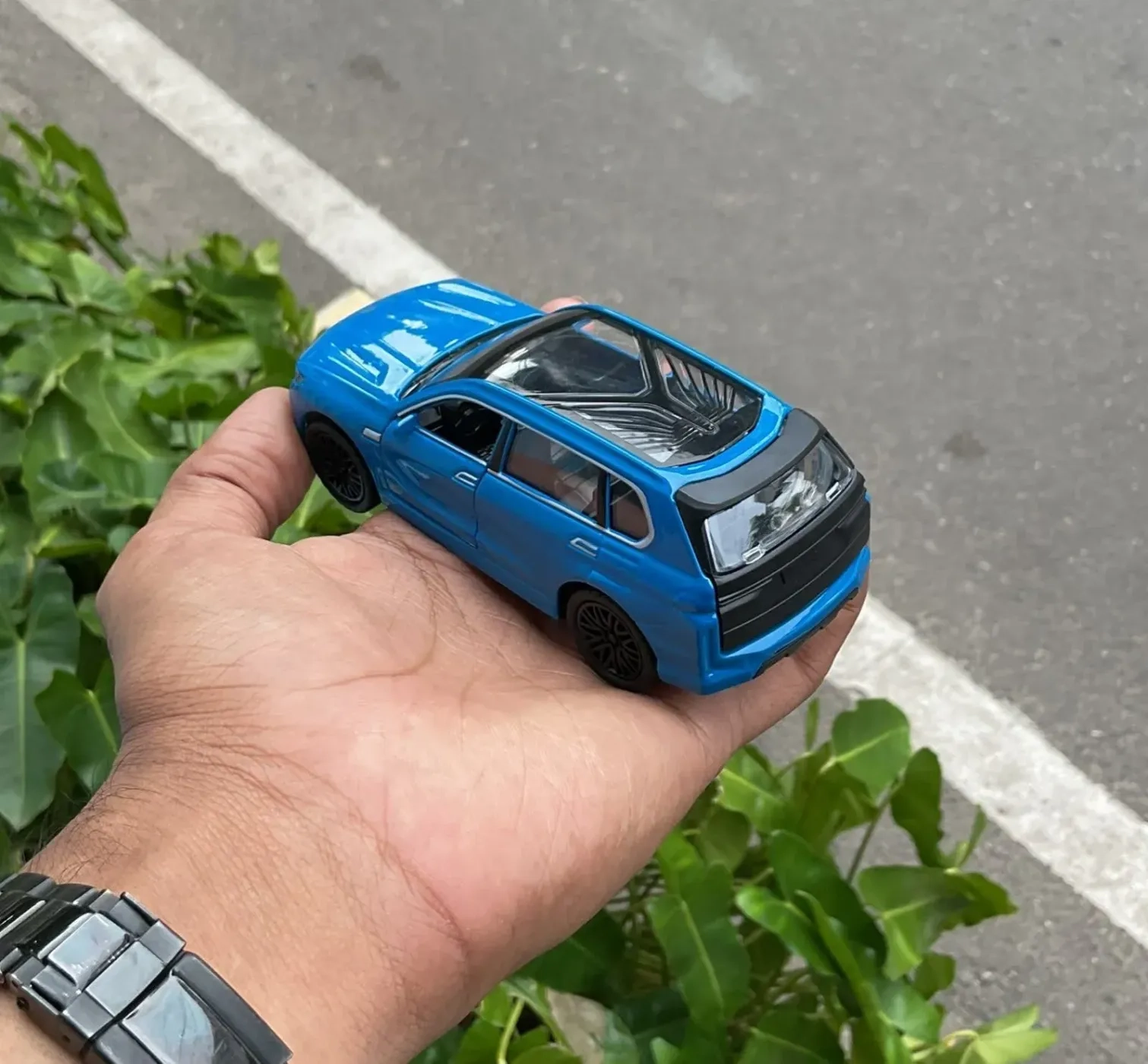 Bmw X7 Blue 1:36 Scale Metal Diecast Car 3