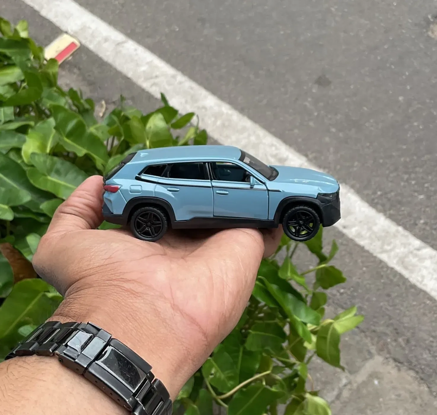 Bmw XM Blue 1:36 Scale Metal Diecast Car 2